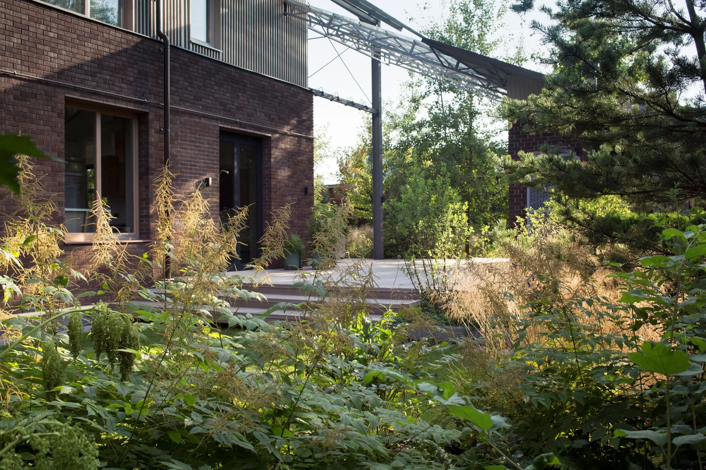 Club 2071 Woodland Garden